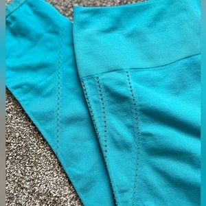 Teal leggings. Size medium.